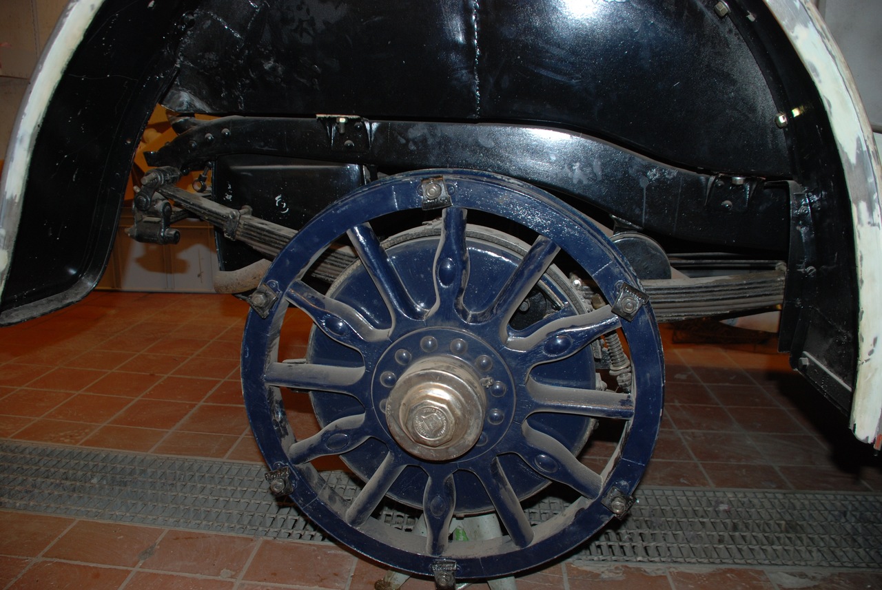 Hjulnav med eieker. Felgen (felgbanen) er demontert