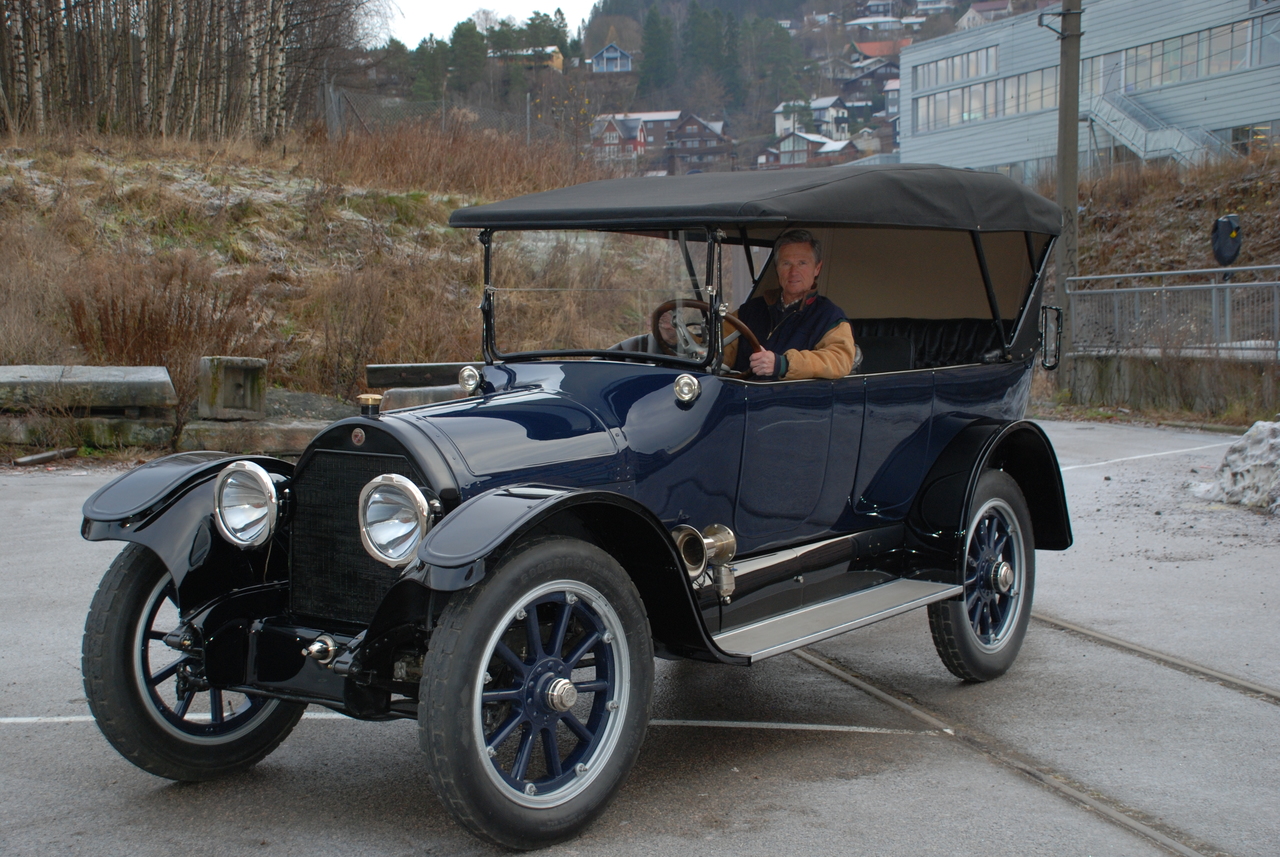 Ferdig restaurert, med sjåfør ved rattet